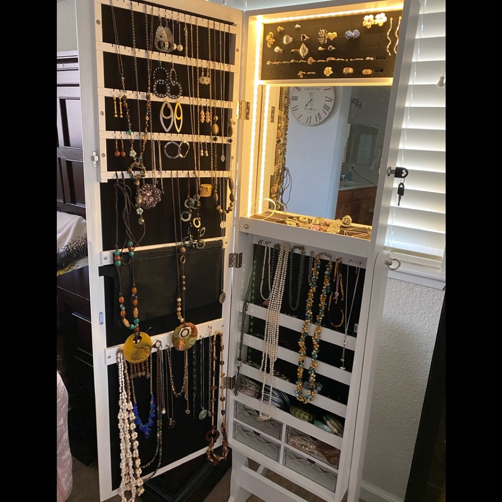 Fashion jewelries